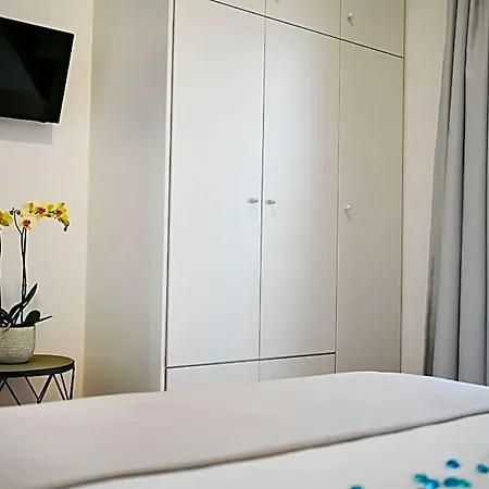 Dream White House Seaside Luxury Retreat Hotel